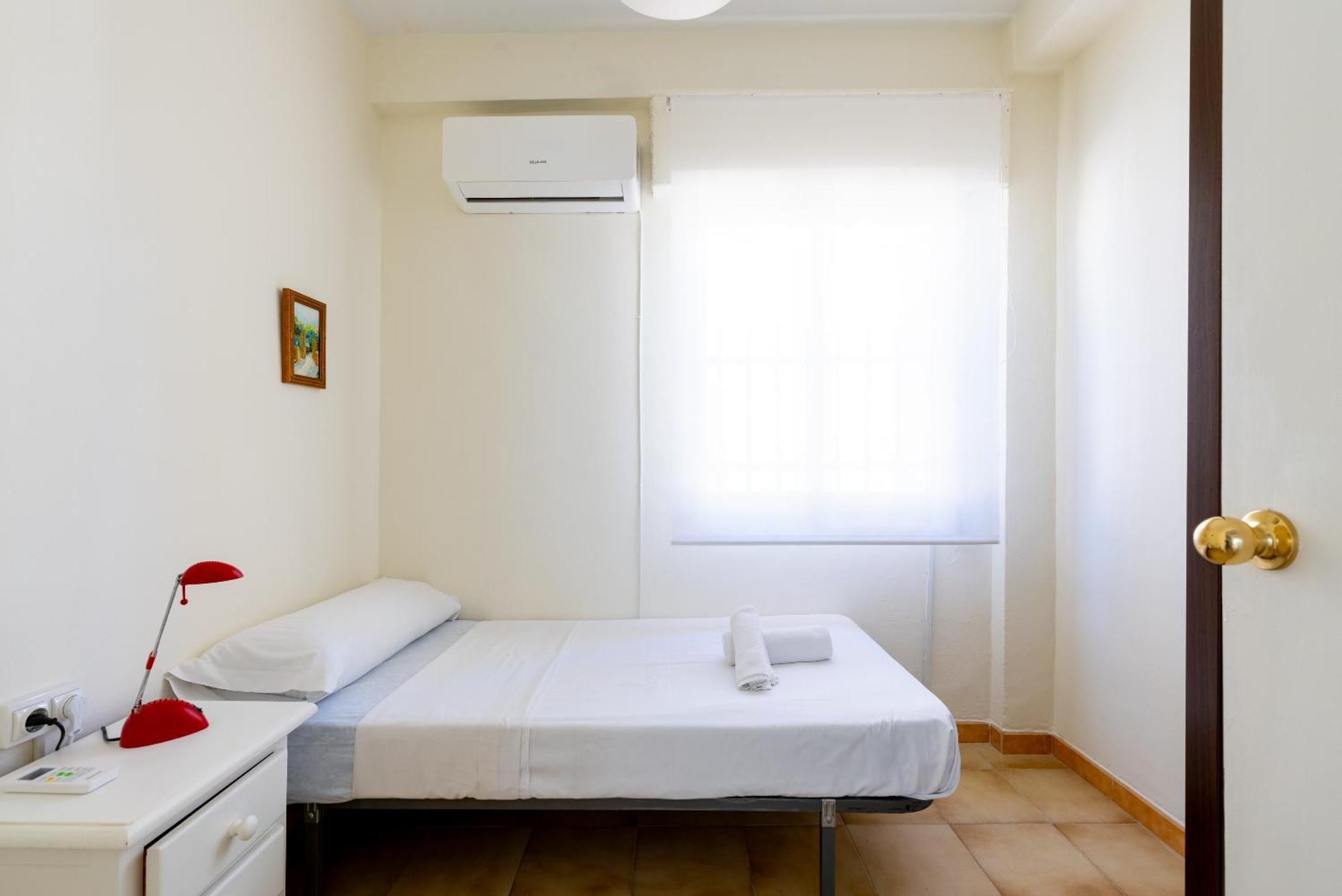 Apartamento Familiar Maria Auxiliadora Севиля Екстериор снимка