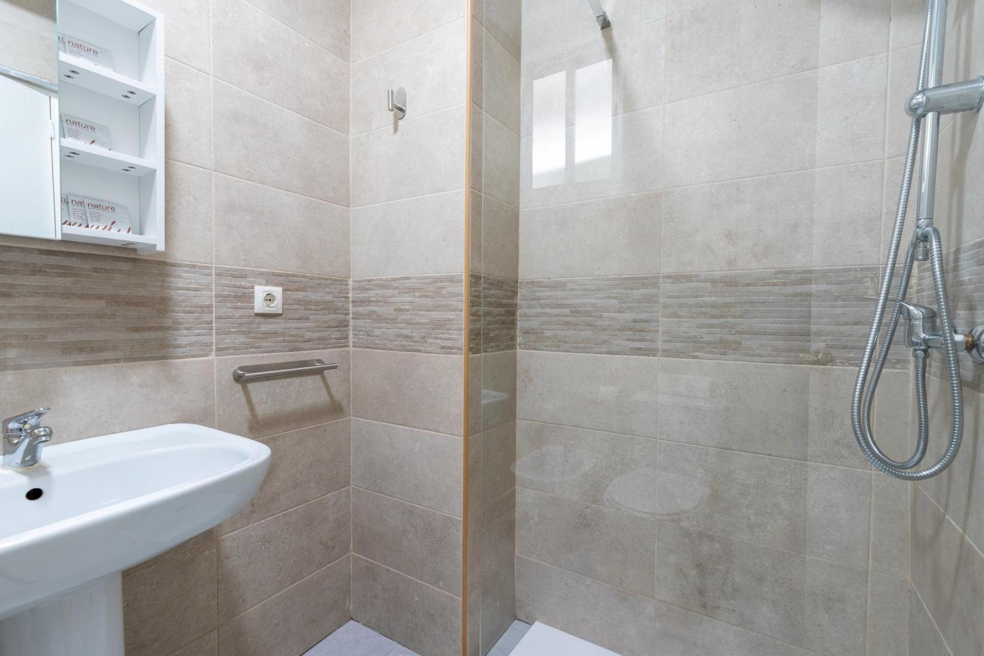 Apartamento Familiar Maria Auxiliadora Севиля Екстериор снимка