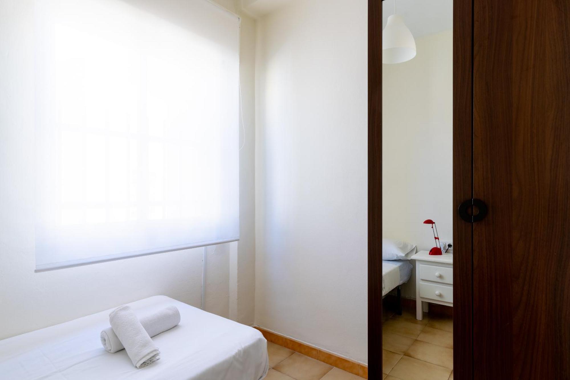 Apartamento Familiar Maria Auxiliadora Севиля Екстериор снимка