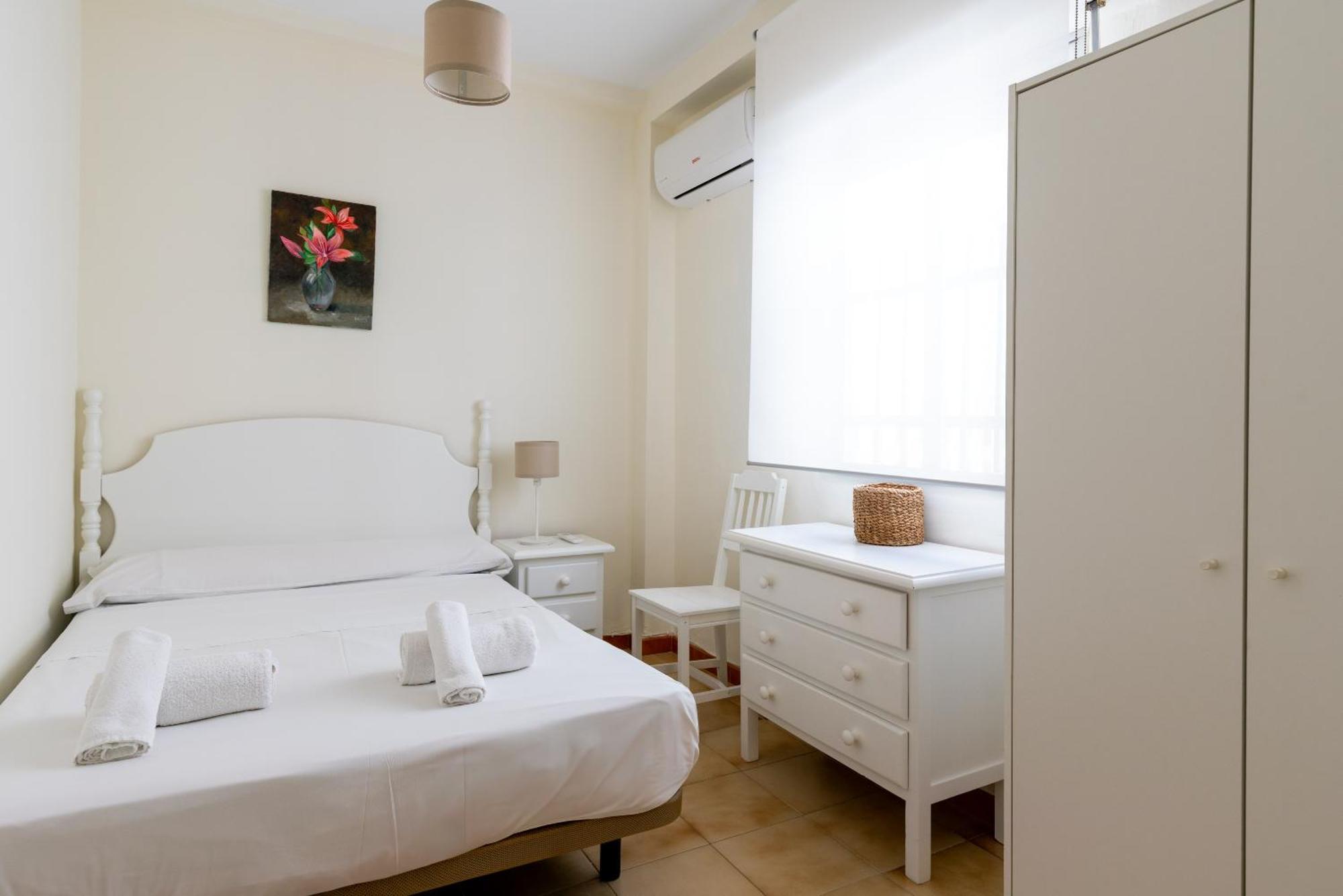 Apartamento Familiar Maria Auxiliadora Севиля Екстериор снимка